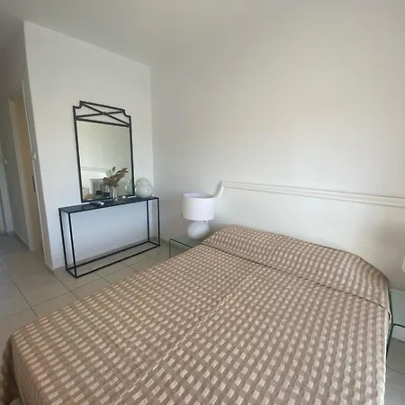 Apartment Milos *