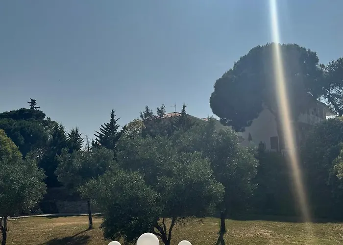 Milos אפיטוס